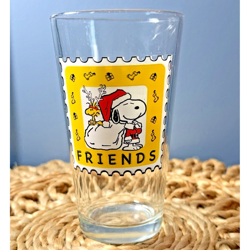 Peanuts Snoopy Woodstock Friends Christmas Pint Glass 2012 Collectible USA Made‎
